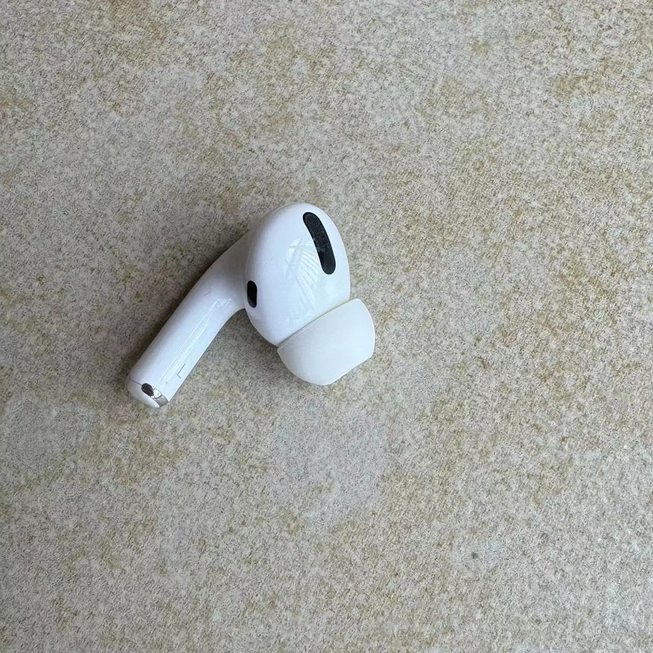 Meenova Replacement Left Earbud for Apple AirPods Pro (1st Generation) (Model A2084) – Single Left Side Only, Compatible with A2190 Charging Case, OEM Used Earbud